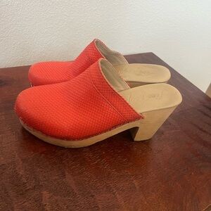 Free People clogs medium red, snakeskin leather boho cottagecore festival sz 8